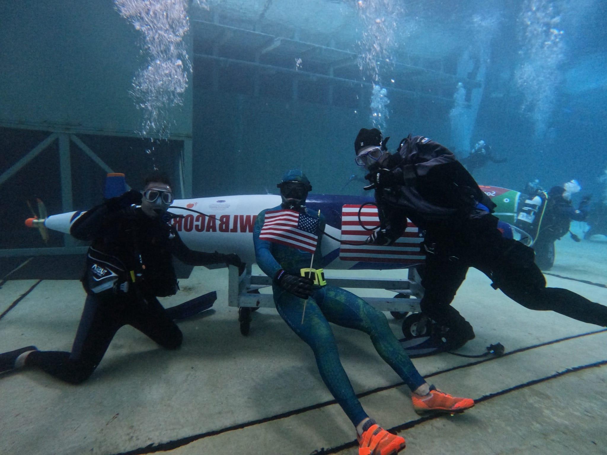 The Florida Atlantic 工程学院 and 计算机科学 (COECS) Human-Powered Submarine (HPS)